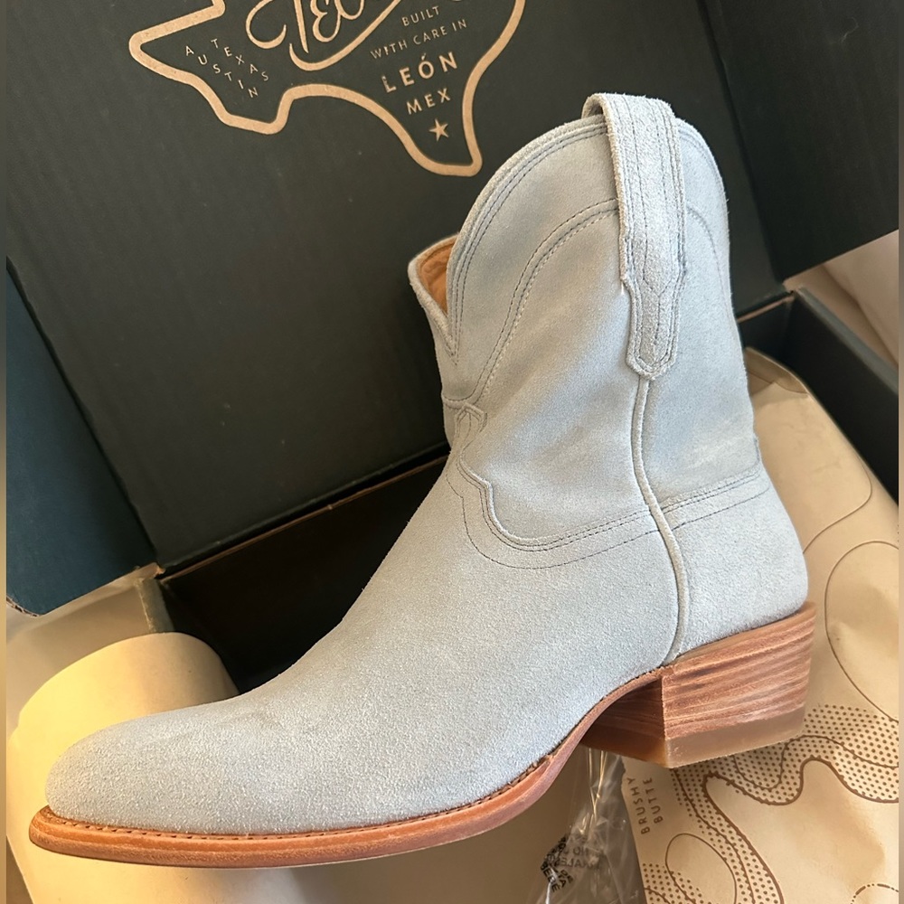 TECOVA, baby blue suede LUCY mini boots.